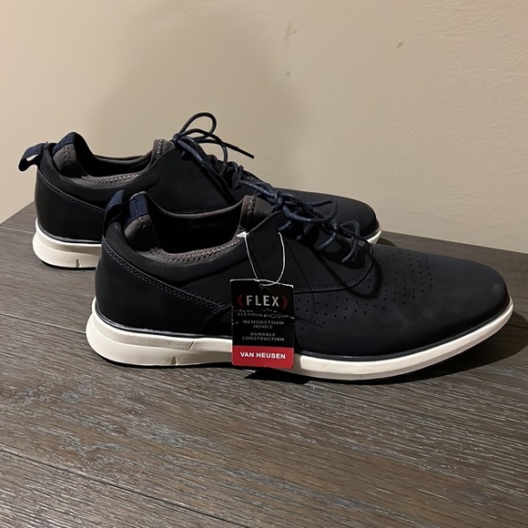 Van Heusen men’s shoes, size 9.5, EUC - Picture 2 of 5